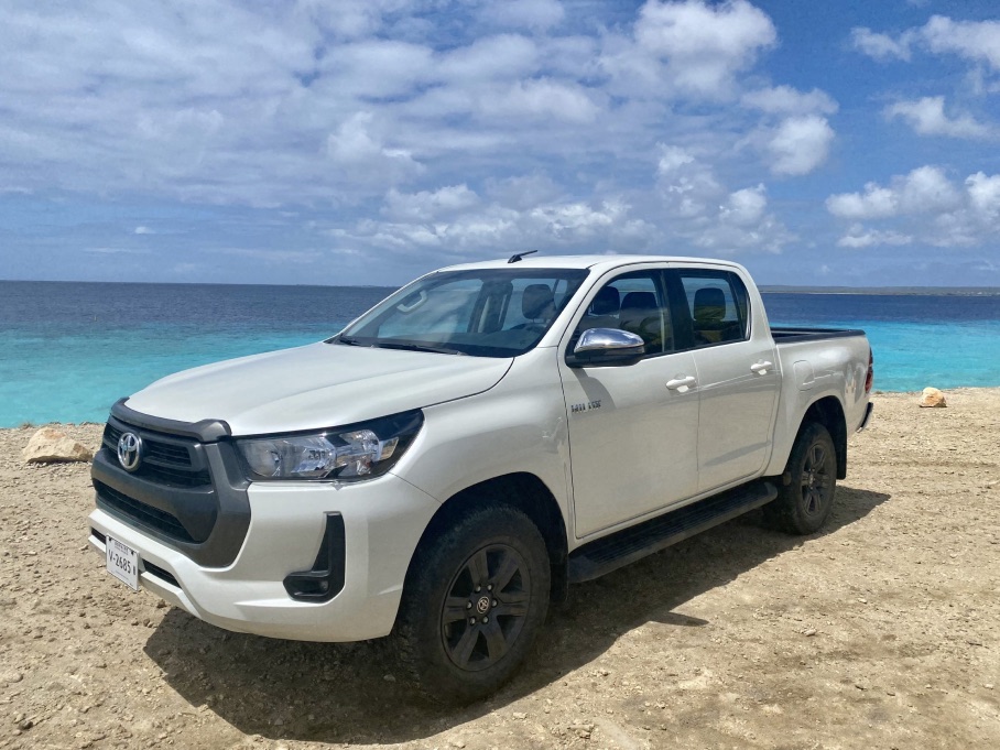 Rent a pickup car with automatic transmission and airco on bonaire